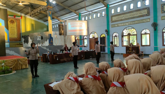 Polwan Polres Ngawi Beri Edukasi Cegah Bullying Dan Kenakalan Remaja Di Ponpes