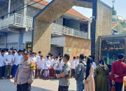 Unit Sat Samapta Dan Unit Satlantas Lantas Polsek Tanggulangin, Amankan Kedatangan Jamaah Haji Di Desa Ketegan 