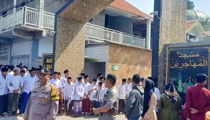 Unit Sat Samapta Dan Unit Satlantas Lantas Polsek Tanggulangin, Amankan Kedatangan Jamaah Haji Di Desa Ketegan 