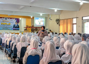 Polres Lumajang Ajak Pelajar Tertib Berlalu Lintas Melalui Program Police Goes To School