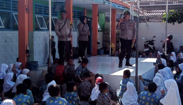 Polsek Tanggulangin Penyuluhan Pembinaan Stop Bullying Dan Narkoba Di Sdn Kalitengah 2