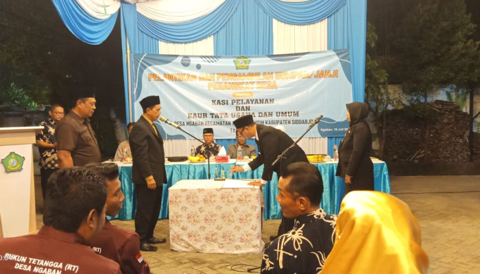 Kades Ngaban Melantik Dua Perangkat Desa Baru, Kasi Pelayanan Dan Kaur Tata Usaha/Umum