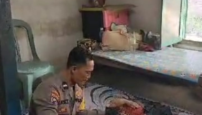 Peduli Kasih Polsek Ngoro, Berbagi Bansos Ke Kaum Disabilitas 