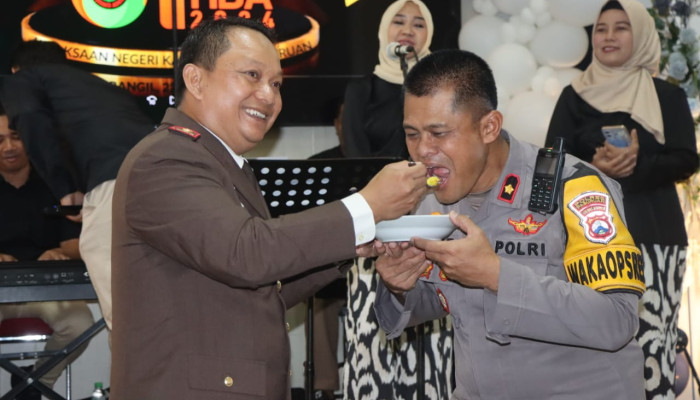 Soliditas Penegak Hukum Polres Pasuruan Kirim Tumpeng Ke Kejari Di Hari Bhakti Adhyaksa Ke-64