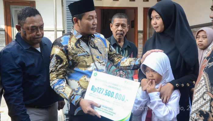 Plt. Bupati Subandi Serahkan Santunan Jkm Sekaligus Beasiswa Pendidikan Senilai Rp. 127.500.000