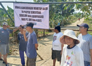 Capek Dengan Janji-Janji, Warga Lengkong Blokade Jalan Pembangunan Pabrik