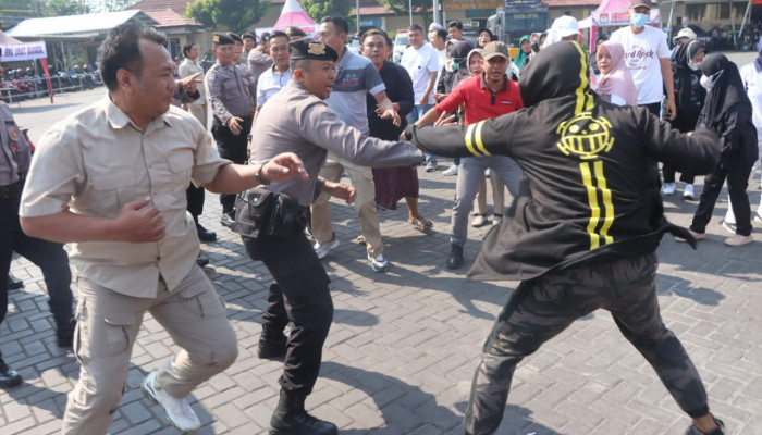 Pj. Bupati Pasuruan Memberikan Apresiasi Pelaksanaan Simulasi Sispamkota Pilkada Serentak 2024 Di Polres Pasuruan