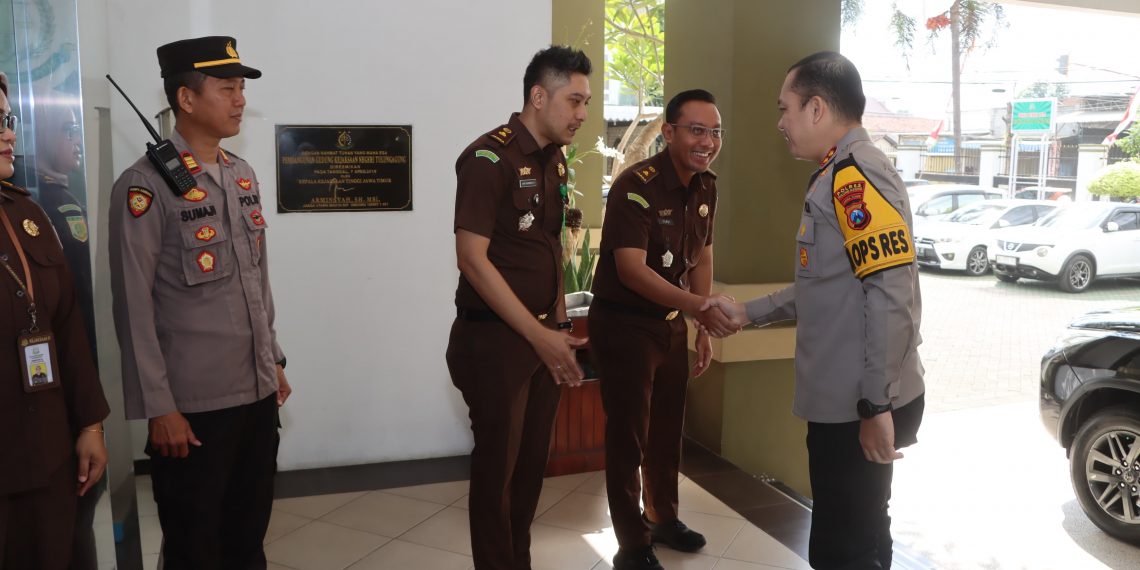 Perkuat Sinergitas Diawal Tugas Kapolres Tulungagung Kunjungi Kejaksaan