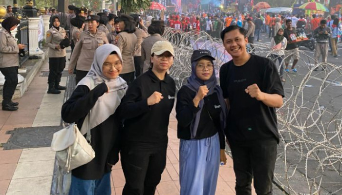 Pengabdian Mahasiswa Di Disnakertrans Provinsi Jawa Timur, Bantu Rangkaian Kegiatan Hari Buruh