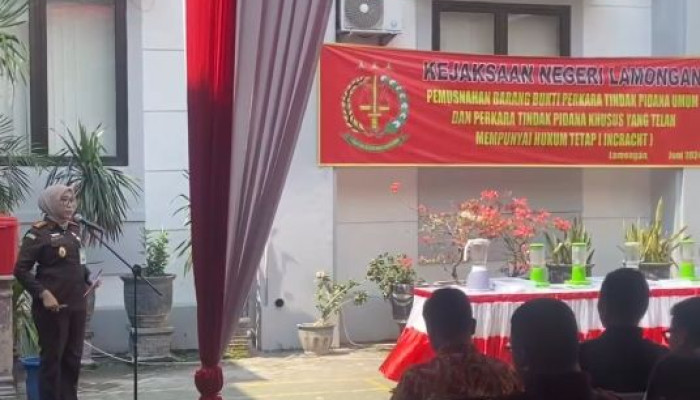 Mahasiswa Magang Mbkm Fakultas Hukum Upn “Veteran“ Jawa Timur Mengikuti Kegiatan Pemusnahan Barang Bukti Di Kejaksaan Negeri Lamongan