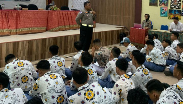 Wujudkan Sadar Berlalu Lintas, Satlantas Polres Pasuruan Sosialisasi Safety Riding Ke Sekolah