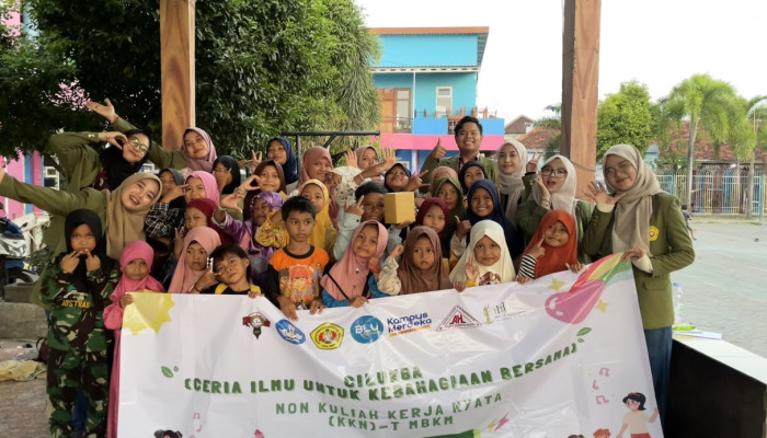 Mahasiswa Upn “Veteran” Jawa Timur Melakukan Sosialisasi Dengan Topik Mencegah Bullying Dan Kekerasan Seksual Di Kampung Pelangi Surabaya