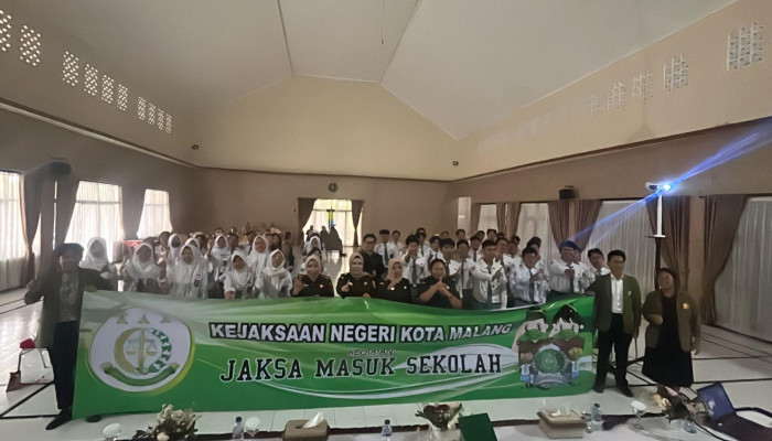 Kegiatan Jaksa Masuk Sekolah: Paham Radikalisme Dan Stop Bullying Di Sman 9 Kota Malang Diikuti Oleh Mahasiswa Magang Mbkm Fakultas Hukum Upn “Veteran” Jawa Timur
