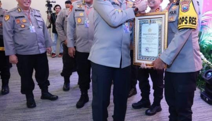 Kapolres Nganjuk Terima Piagam Penghargaan Ikpa Terbaik Di Lingkup Polri Tahun 2023 Dari Kapolri