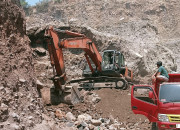 Meresahkan! Tambang Galian C Ditengah Pemukiman Warga, Pondok Pesantren Dan Sekolahan