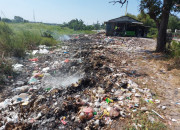 Pembakaran Sisa Sampah Tps3R Desa Trosobo Sidoarjo Secara Terbuka Dikeluhkan Warga