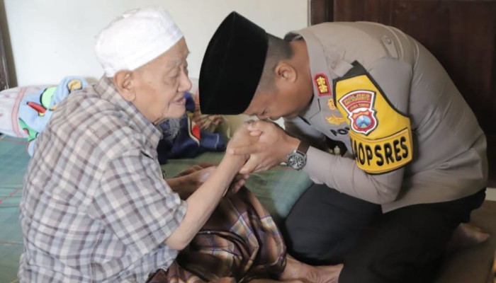 Kapolres Mojokerto Sungkem Ke Sesepuh, Jelang Pilkada Serentak 2024 Agar Wilayah Aman Dan Kondusif