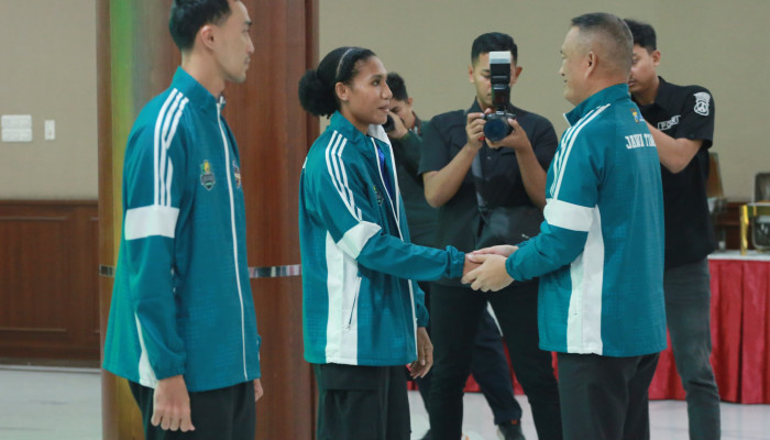 Kapolda Jatim Berangkatkan Tim Bola Voli Ikuti Turnamen Kapolri Cup 2024 Di Jabar