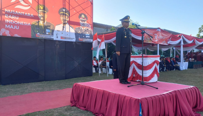 Kapolsek Tanggulangin Menjadi Irup Penurunan Bendera Sang Saka Merah Putih 