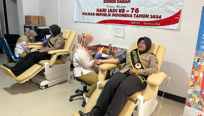 Polwan Polres Nganjuk Donorkan Darah Dalam Rangka Hut Ke-76, Wujud Nyata Kepedulian Kemanusiaan