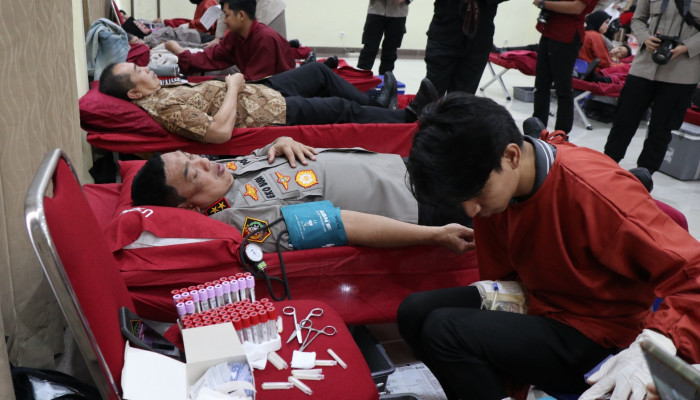 Rangkaian Hut Polwan Ke-76 Diperingati Dengan Donor Darah