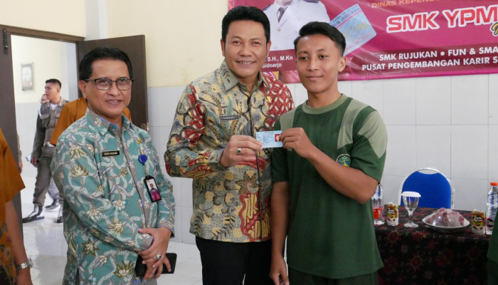 Jemput Bola, Plt. Bupati Sidoarjo Tekankan Layanan Cepat Perekaman Ktp-El Bagi Siswa Sidoarjo