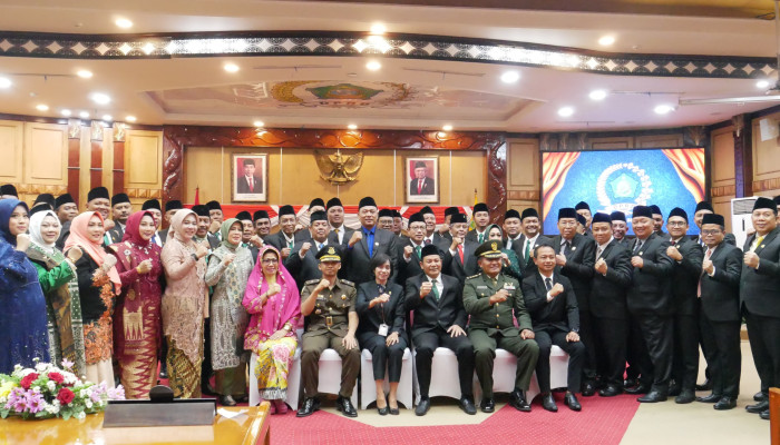 Hadiri Pelantikan 50 Anggota Dprd, Plt. Bupati Sidoarjo Ajak Legislatif Jalin Kerjasama Baik Dengan Eksekutif