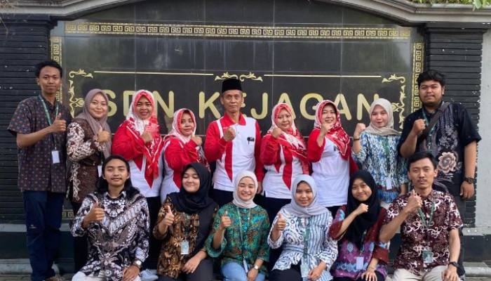 Dekati Literasi Membaca : Mahasiswa Kkn-T Bela Negara Upn “Veteran” Jawa Timur Buat Pojok Baca Di Sdn Kejagan