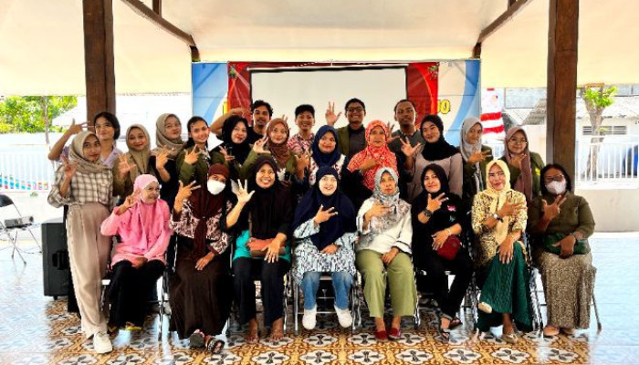 Kknt Kelompok 8 Upn “Veteran” Jatim Adakan Sosialisasi Budidaya Maggot, Warga Antusias Bawa Pulang Media Pembiakan