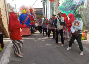 Lomba K3 Desa Semampir Disambut Antusias, Ada Ondel-Ondel Hingga Penampilan Warga Agar Tak Buang Sampah Sembarangan