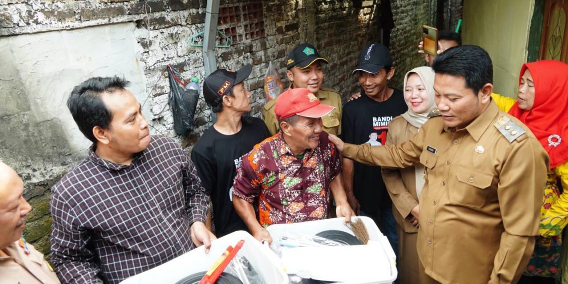 Plt. Bupati Sidoarjo Kunjungi Dua Korban Kebakaran Rumah, Beri Bantuan