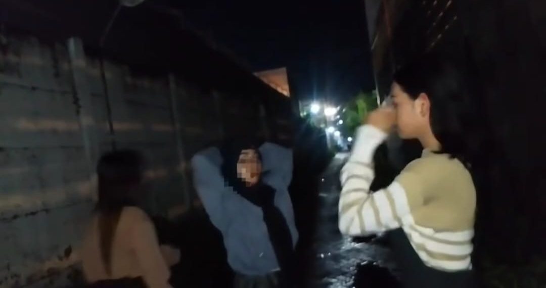 Gegara Memakai Stiker Tanpa Ijin, 3 Pelajar Perempuan di Sidoarjo Dikeroyok