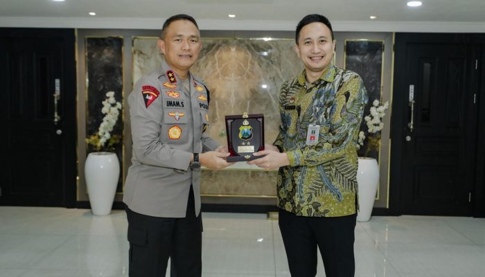 Kapolda Jatim Terima Kunjungan Kepala Imigrasi Surabaya Bahas Inovasi Autogate Dan Immigration Lounge
