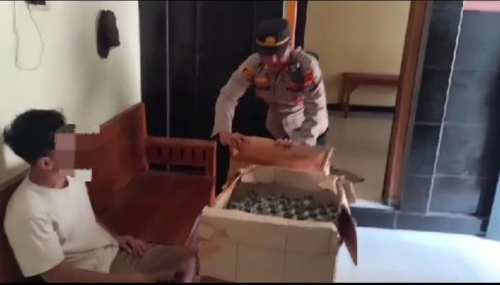 Polsek Pace Amankan Puluhan Liter Miras Di Pacekulon