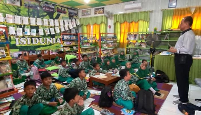Kanit Reskrim Polsek Jabon Sosialisasi Penyuluhan Bahaya Narkoba Di Sdn Trompoasri