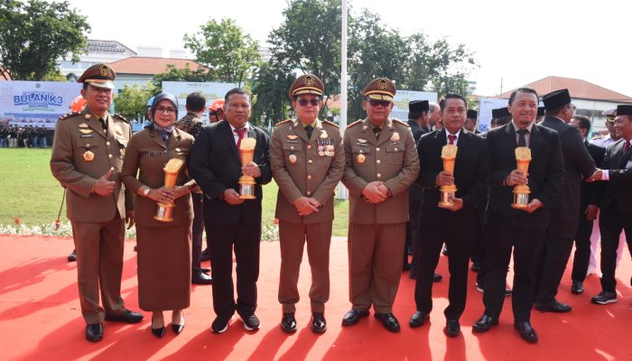 Plt. Bupati Sidoarjo Terima Penghargaan Sebagai Pembina K3 Terbaik Jatim
