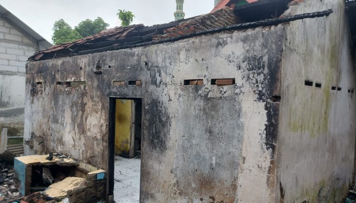 Satu Bulan Terbakar, Rumah Dinas Sdn Gilang Ii Taman Yang Ditempati Penjaga Sekolah Belum Dapat Perhatian Pemerintah