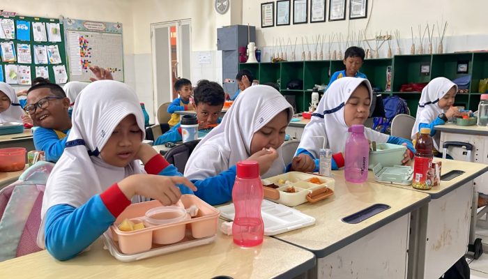 Sehat Dan Ceria Dengan Senam Dan Sarapan Pagi Bersama Di Sd Al Muslim
