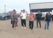Sidak Jalan Rusak Di Banjar Kemuning, Plt Bupati Sidoarjo Melarang Aktivitas Pengurukan Proyek  