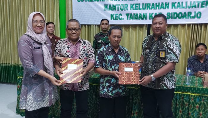 Kepala Kelurahan Kalijaten Taman Kukuhkan Ketua Rt / Rw Periode 2025 – 2029