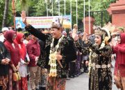 Tradisi Dan Budaya : Gunungan Sedekah Bumi Warnai Harjasda Sidoarjo Ke-166