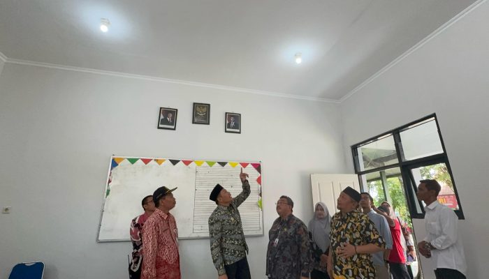 Plt Bupati Subandi Sidak Sdn Sidomojo, Minta Perbaikan Sekolah Lebih Optimal