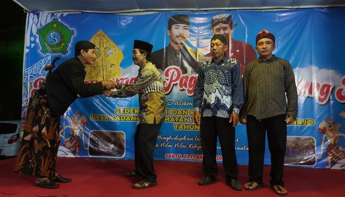 “Bagong Mbangun Deso” Menjadi Lakon Pagelaran Wayang Kulit Ruwah Dusun Sadang Desa Sadang Taman
