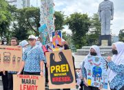 Siswa Sma Al Muslim Kampanye Peduli Sampah Melalui Orasi Di Depan Gedung Grahadi Surabaya