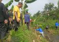Gotong Royong Bersihkan Aliran Sungai Junwangi Krian