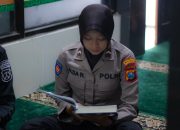 Isi Ramadan Dengan Ibadah, Polwan Dan Asn Polres Nganjuk Rutin Tadarus Di Masjid Al-Ikhlas 