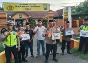 Polsek Balongbendo Bagikan Takjil Ramadhan