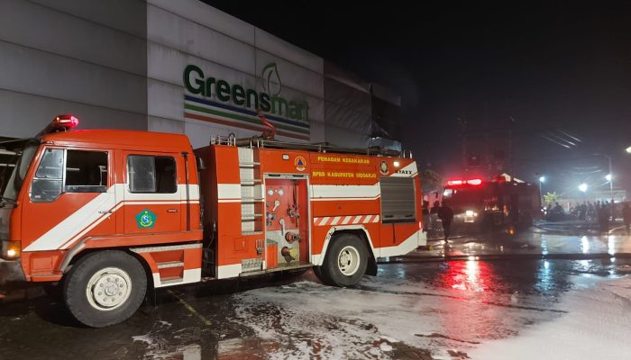 Super Market Greensmart Di Jemundo Taman Terbakar