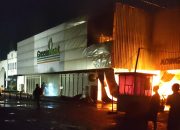 Api Melalap Gudang Greensmart Komplek Lafest 