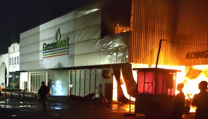 Api Melalap Gudang Greensmart Komplek Lafest 